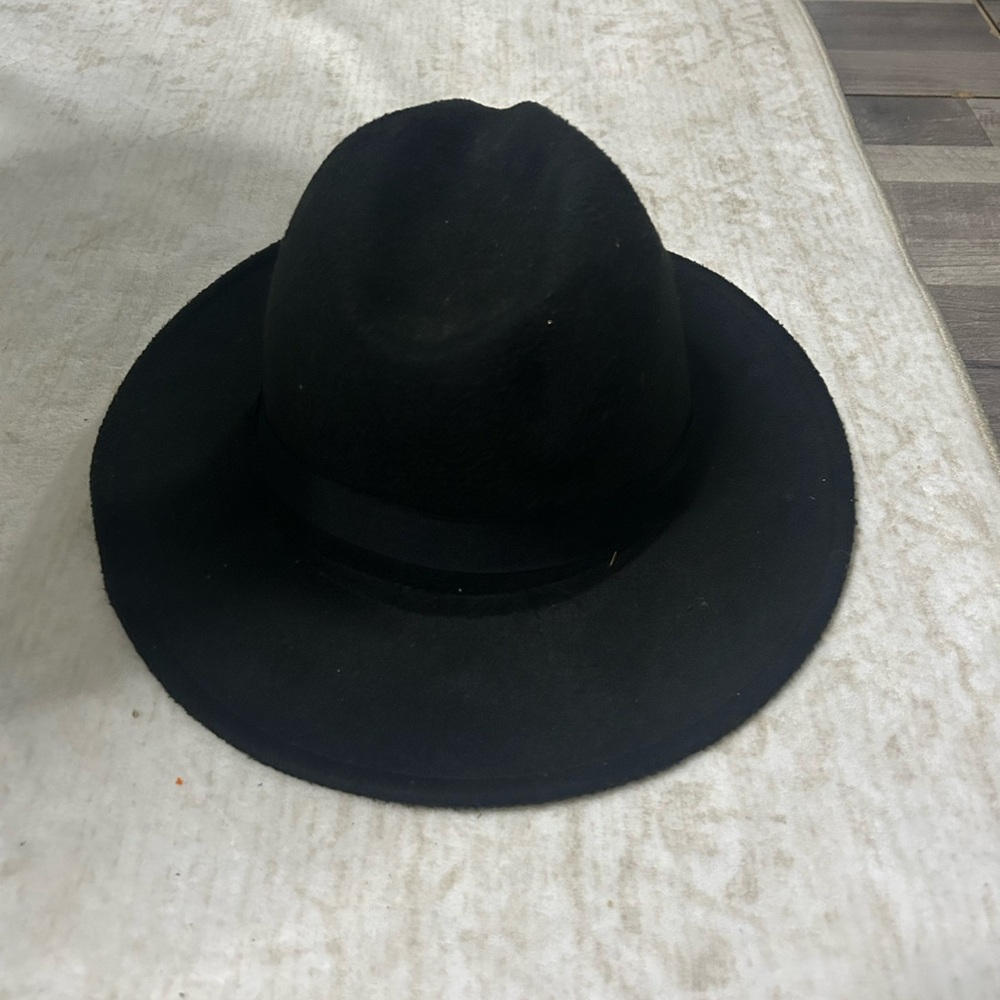 Black Wide-Brim Felt Fedora Hat